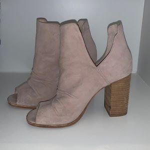 VGUC Chinese Laundry Kristin Cavallari Taupe Ankle Peep Toe Boots/Booties (7.5)
